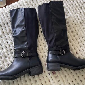 Black size 9M, faux leather,knee high boots. Side zip, pull on. Buckle. NWOT.